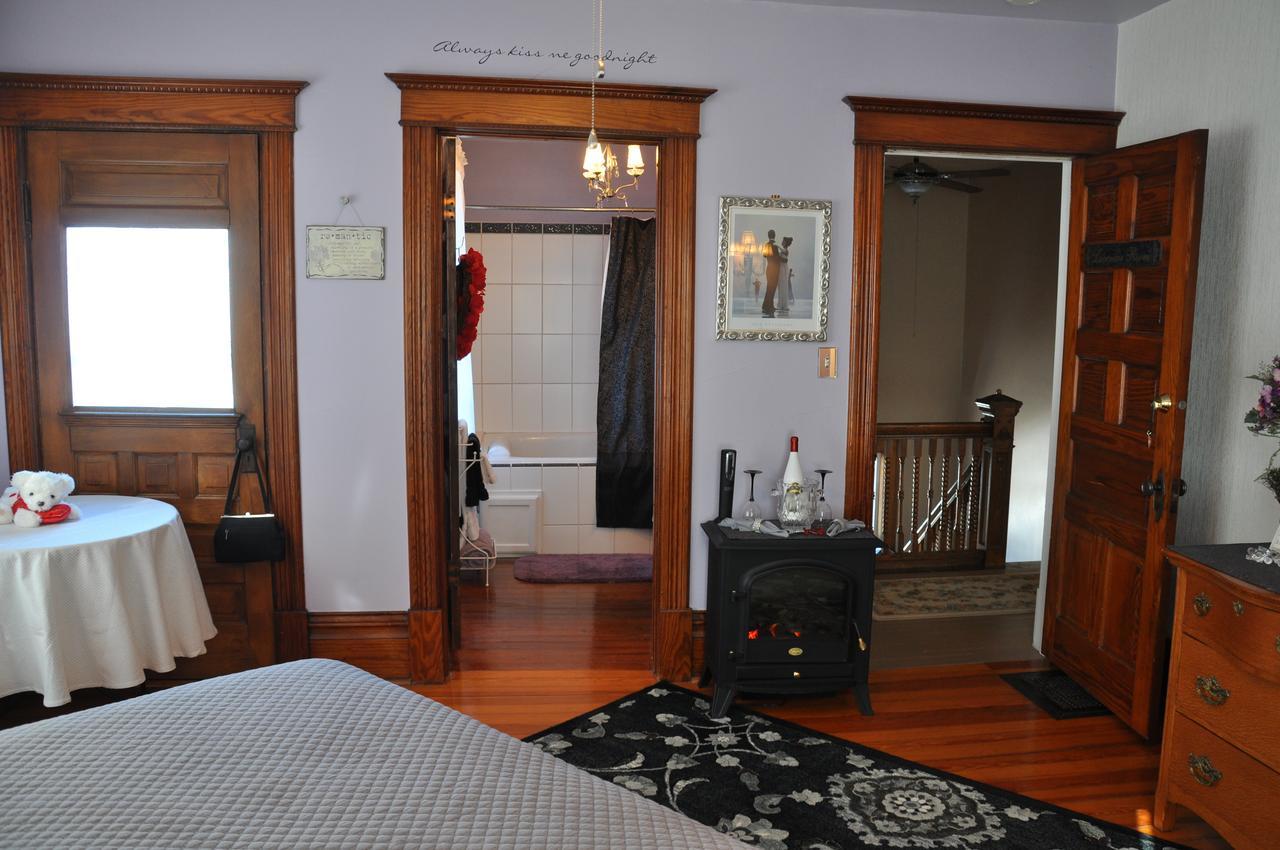 Garden Gate Bed & Breakfast สเตอร์เจียนเบย์ ภายนอก รูปภาพ